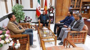 محمدرضا مشایخی فرماندار میانه شد. 2 صدای آونلیق حضور اعضاء شورا و دهیار محترم آونلیق در فرمانداری ویژه شهرستان میانه به مناسبت تبریک انتصاب